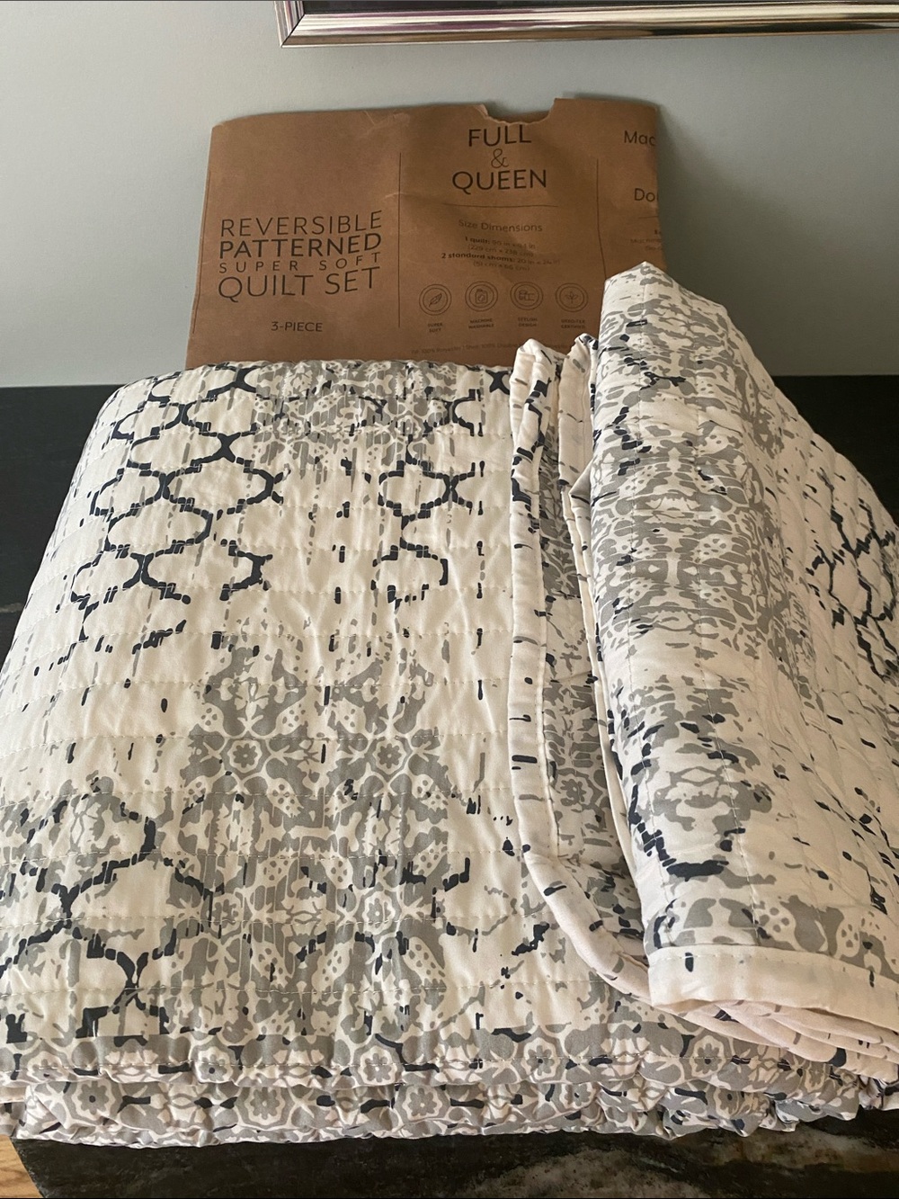 Reversible Quilt Set - Cream & Gray Pattern